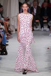Vestido largo blanco de la colección de primavera/verano 2016 de Oscar de la Renta en Nueva York Fashion Week
