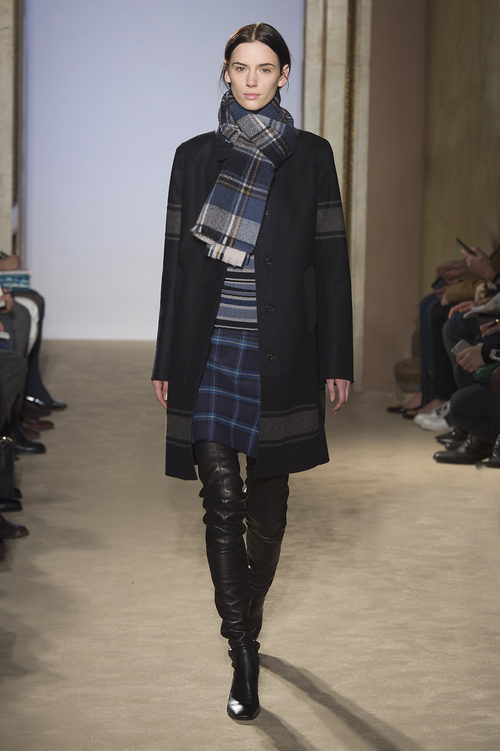Falda de cuadros con bufanda de cuadros de la colección otoño/invierno 2015/2016 de Fay