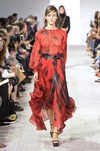 Vestido rojo y negro de la colección de primavera/verano 2016 de Michael Kors en Nueva York Fashion Week