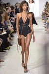 Bañador negro de la colección de primavera/verano 2016 de Michael Kors en Nueva York Fashion Week