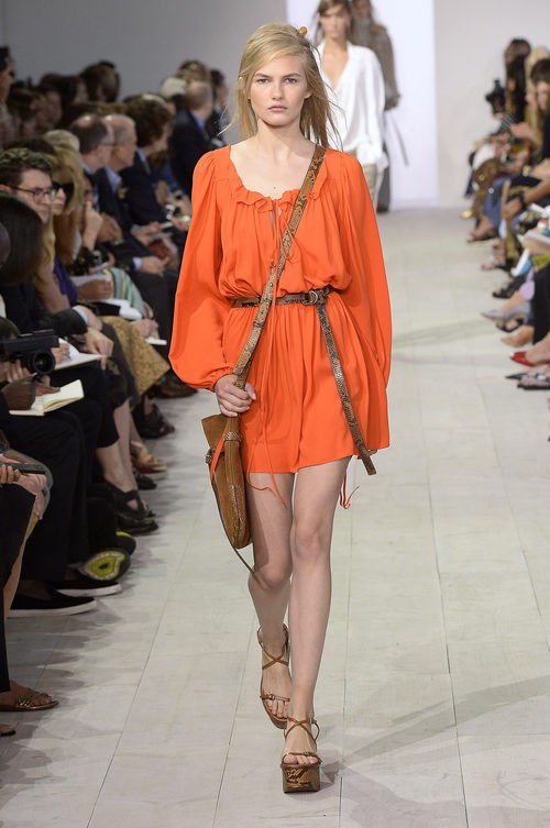 Vestido naranja de la colección de primavera/verano 2016 de Michael Kors en Nueva York Fashion Week