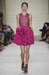 Vestido rosa corto de la colección de primavera/verano 2016 de Marchesa en Nueva York Fashion Week