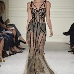 Vestido largo ajustado de la colección de primavera/verano 2016 de Marchesa en Nueva York Fashion Week