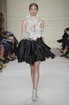 Vestido blanco y negro de la colección de primavera/verano 2016 de Marchesa en Nueva York Fashion Week