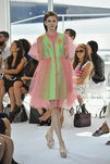 Vestido verde y rosa de la colección de primavera/verano 2016 de Jesús del Pozo en Nueva York Fashion Week