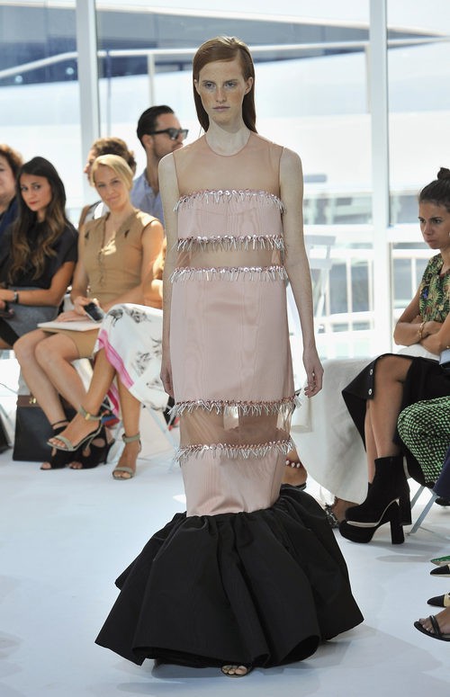 Vestido rosa largo de la colección de primavera/verano 2016 de Jesús del Pozo en Nueva York Fashion Week
