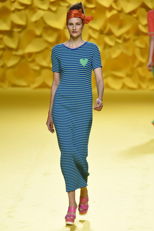 Vestido largo-midi azul y verde de Agatha Ruiz de la Prada para primavera/verano 2016 Madrid Fashion Week