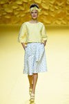 Falda y camisa amarilla Agatha Ruiz de la Prada para primavera/verano 2016 Madrid Fashion Week