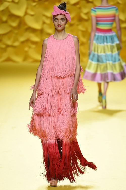 Vestido flecos Agatha Ruiz de la Prada para primavera/verano 2016 Madrid Fashion Week