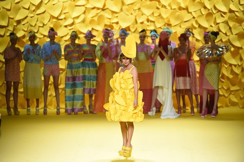 Agatha Ruiz de la Prada con vestido de su colección primavera/verano 2016 Madrid Fashion Week