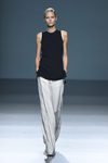 Conjunto negro y gris de Ángel Schlesser para primavera/verano 2015 en Madrid Fashion Week
