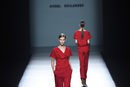 Conjunto rojo de Ángel Schlesser para primavera/verano 2015 en Madrid Fashion Week