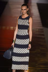 Vestido largo a rayas blanco y negro de Roberto Verino para primavera/verano 2016 en Madrid Fashion Week
