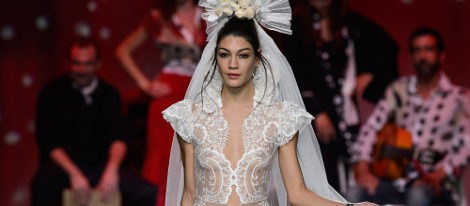 Vestido de novia de encaje de Francis Montesinos para primavera/verano 2016 en Madrid Fashion Week