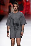 Camiseta gris de hombre de Francis Montesinos para primavera/verano 2016 en Madrid Fashion Week