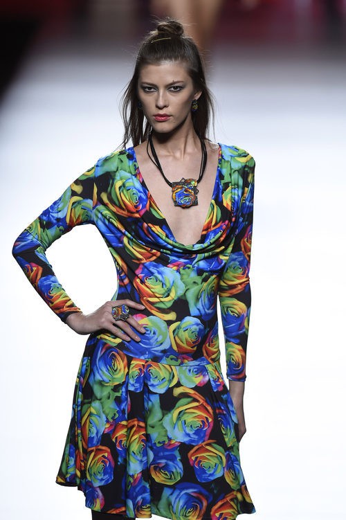 Vestido estampado de colores de Francis Montesinos para primavera/verano 2016 en Madrid Fashion Week