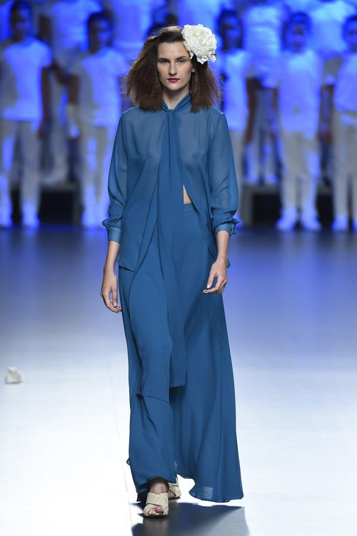 Vestido azul dos piezas de Duyos para primavera/verano 2015 en Madrid Fashion Week