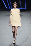 Vestido corto beige de Amaya Arzuaga para primavera/verano 2015 en Madrid Fashion Week