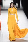 Vestido amarillo con vuelo de Juanjo Oliva para primavera/verano 2015 en Madrid Fashion Week