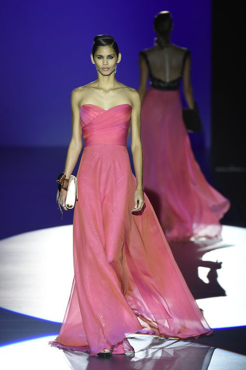 Vestido rosa de Hannibal Laguna para primavera/verano 2016 en Madrid Fashion Week
