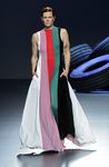 Vestido de rayas de colores de la colección de primavera/verano 2016 de David Delfín en Madrid Fashion Week