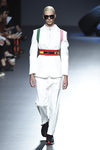 Traje de chaqueta blanco de la colección de primavera/verano 2016 de David Delfin en Madrid Fashion Week
