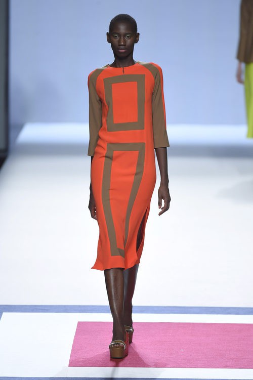 Vestido naranja y marrón con cuadrados de la colección primavera/verano 2016 de Devota&Lomba en Madrid Fashion Week