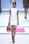 Vestido blanco corto de la colección de primavera/verano 2016 de Devota&Lomba en Madrid Fashion Week