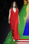 Vestido rojo largo de la colección de primavera/verano 2016 de Ailanto en Madrid Fashion Week