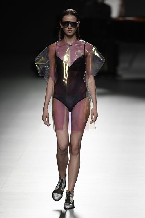 Lencería negra de Ion Fiz para primavera/verano 2016 en Madrid Fashion Week