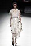 Vestido blanco de Ion Fiz para primavera/verano 2016 en Madrid Fashion Week