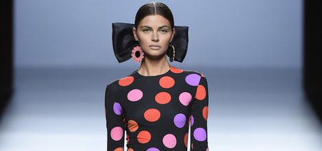 Vestido negro de lunares de María Escoté primavera/verano 2016 en Madrid Fashion Week