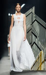 Vestido blanco de la colección de primavera/verano 2016 de Alvarno en Madrid Fashion Week