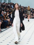Jumpsuit blanco de la colección de Burberry primavera/verano 2016 en London Fashion Week