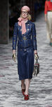 Traje de chaqueta azul marino de primavera/verano 2016 de Gucci en Milan Fashion Week