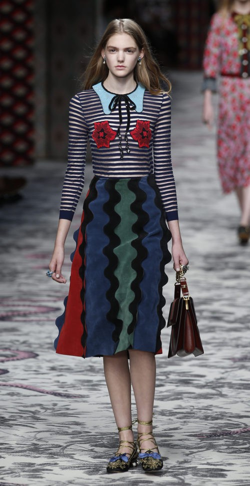Vestido midi de rayas de primavera/verano 2016 de Gucci en Milan Fashion Week