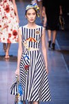 Vestido de rayas de la colección primavera/verano 2016 de Dolce & Gabbana en Milan Fashion Week