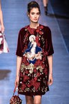 Vestido rojo y negro de la colección primavera/verano 2016 de Dolce & Gabbana en Milan Fashion Week