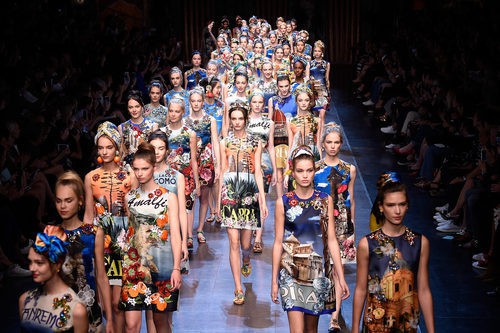 Carrusel de la colección de primavera/verano 2016 de Dolce & Gabbana en Milan Fashion Week