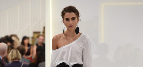 Camiseta blanca y falda negra de la nueva colección primavera/verano 2016 de Tod's