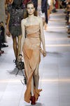 Vestido anaranjado de la colección primavera/verano 2016 de Roberto Cavalli en Milan Fashion Week