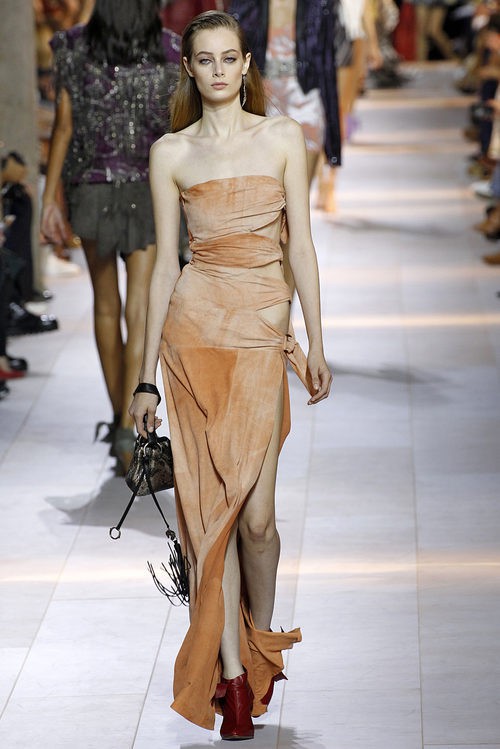 Vestido anaranjado de la colección primavera/verano 2016 de Roberto Cavalli en Milan Fashion Week