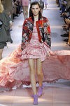 Vestido rojo y blanco de la colección primavera/verano 2016 de Roberto Cavalli en Milan Fashion Week