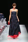 Vestido con brillantes de la colección primavera/verano 2016 de Armani en Milan Fashion Week
