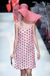 Vestido de lentejuelas de la colección primavera/verano 2016 de Armani en Milan Fashion Week