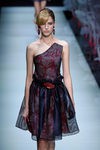 Vestido con falda de vuelo de la colección primavera/verano 2016 de Armani en Milán Fashion Week