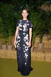Marion Cotillard con vestido azul marino de flores en la Leonardo Dicaprio Foundation 2015