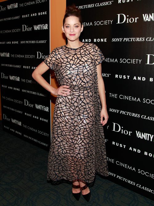 Marion Cotillard con vestido negro y transparente en evento de Dior & Vanity Fair 2012