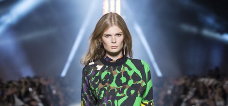 Mono de estampados animales de la colección primavera/verano 2016 de Versace en Milán Fashion Week
