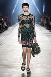 Vestido de punto de la colección primavera/verano 2016 de Versace en Milán Fashion Week